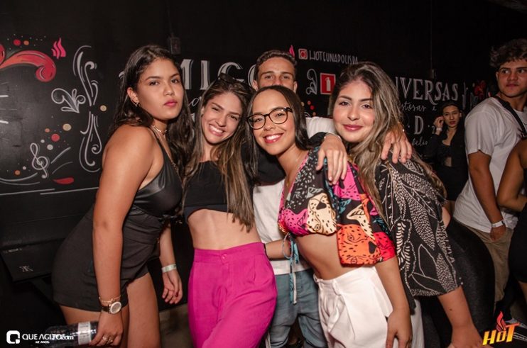 Hot: Enimes Party é marcado por muito funk 135