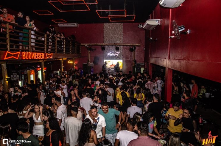 Hot: Enimes Party é marcado por muito funk 158