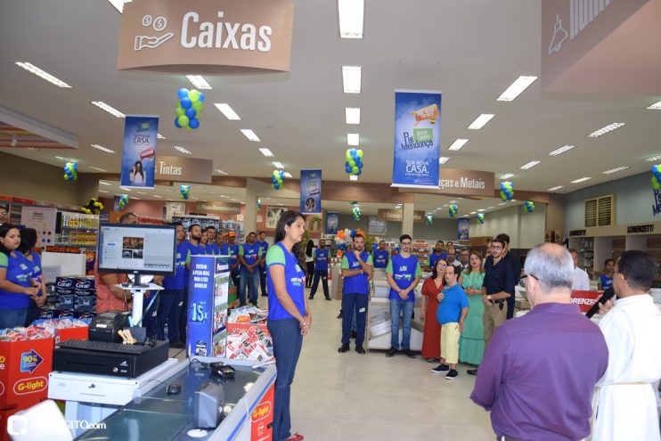 Representantes da gestão municipal prestigiam inauguração da loja Pai Mendonça em Eunápolis 14