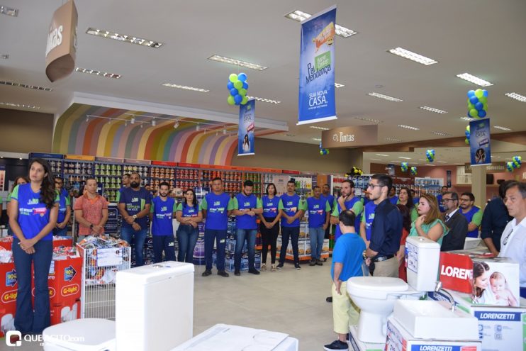 Representantes da gestão municipal prestigiam inauguração da loja Pai Mendonça em Eunápolis 15