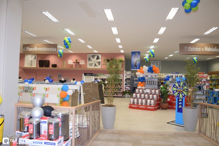 Representantes da gestão municipal prestigiam inauguração da loja Pai Mendonça em Eunápolis 22