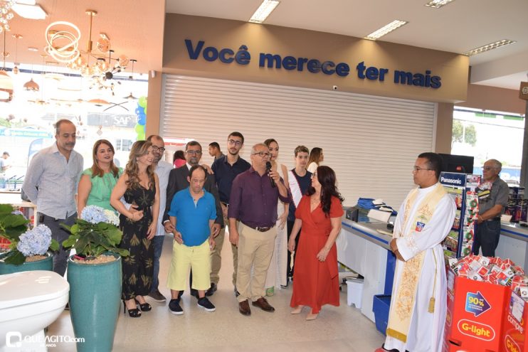 Representantes da gestão municipal prestigiam inauguração da loja Pai Mendonça em Eunápolis 41