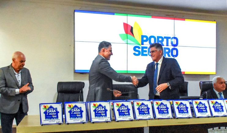 Porto Seguro: Prefeitura entrega 184 títulos de Regularização Fundiária 45