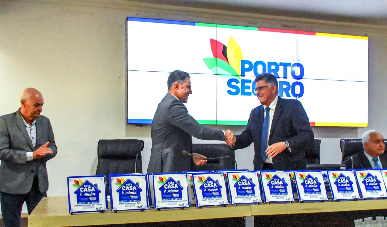 Porto Seguro: Prefeitura entrega 184 títulos de Regularização Fundiária 31