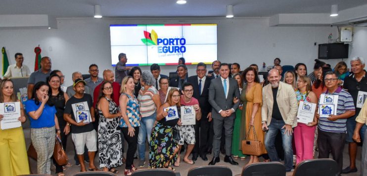 Porto Seguro: Prefeitura entrega 184 títulos de Regularização Fundiária 41