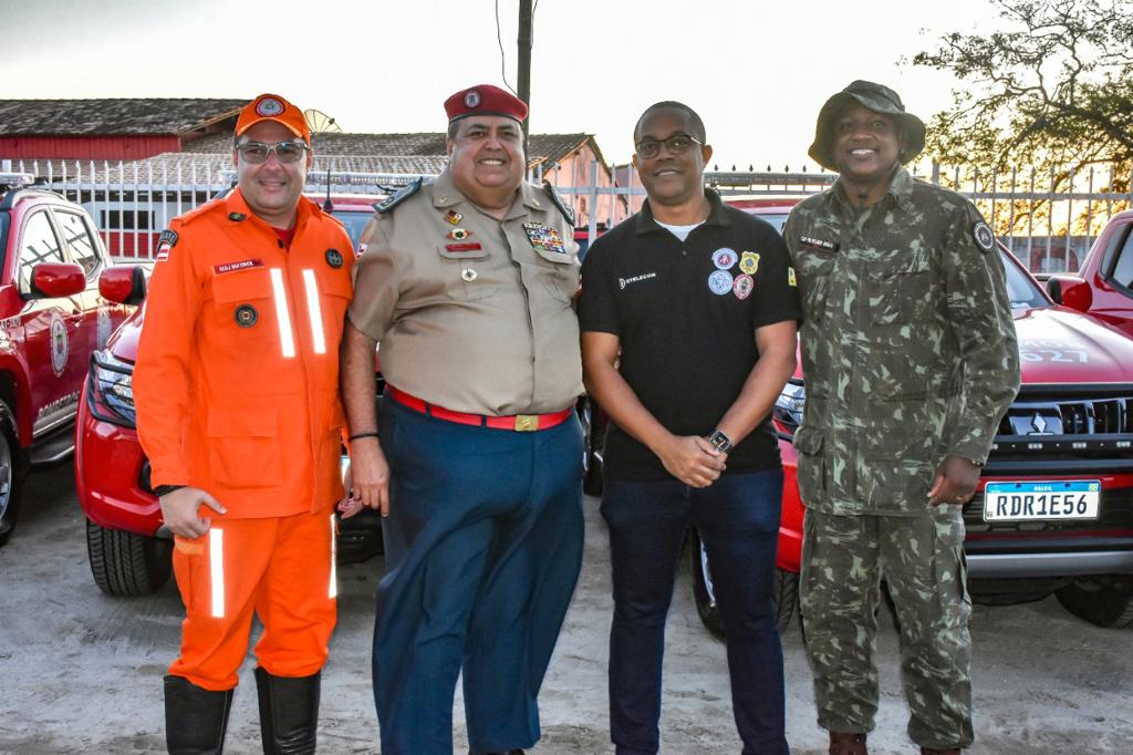 PORTO SEGURO - Comandante Geral do Corpo de Bombeiros entrega novas viaturas ao 6º Grupamento 35