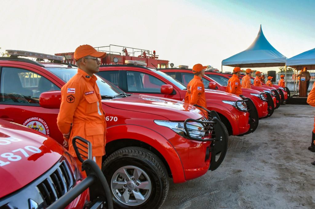 PORTO SEGURO - Comandante Geral do Corpo de Bombeiros entrega novas viaturas ao 6º Grupamento 84