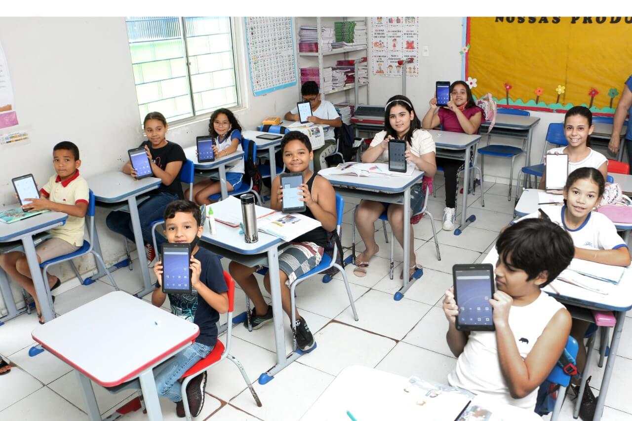 Prefeitura investe na modernização da educação com laboratórios móveis nas escolas de Eunápolis 7