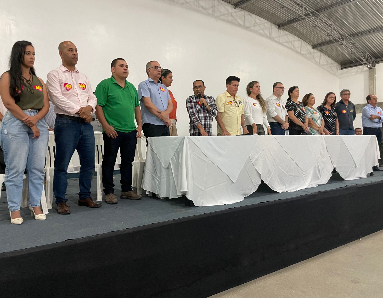 Em grandioso ato político, prefeita Cordélia Torres mobiliza multidão em prol da campanha de ACM Neto e Bolsonaro 98