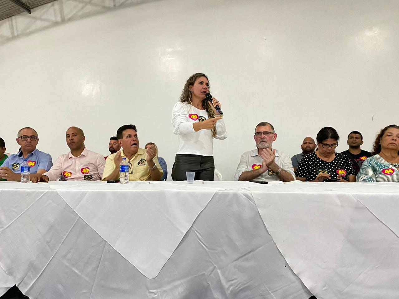 Em grandioso ato político, prefeita Cordélia Torres mobiliza multidão em prol da campanha de ACM Neto e Bolsonaro 99