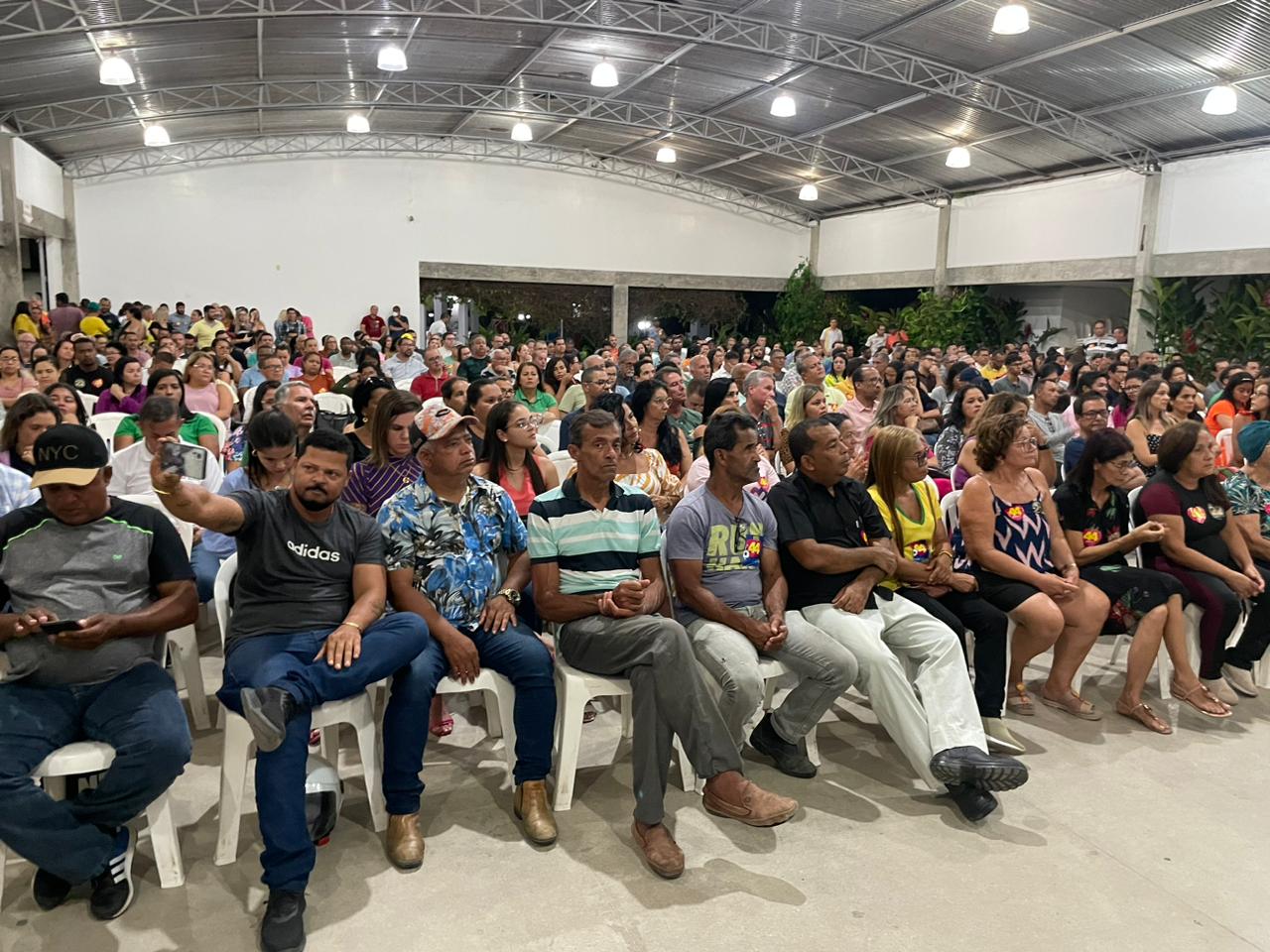 Em grandioso ato político, prefeita Cordélia Torres mobiliza multidão em prol da campanha de ACM Neto e Bolsonaro 100