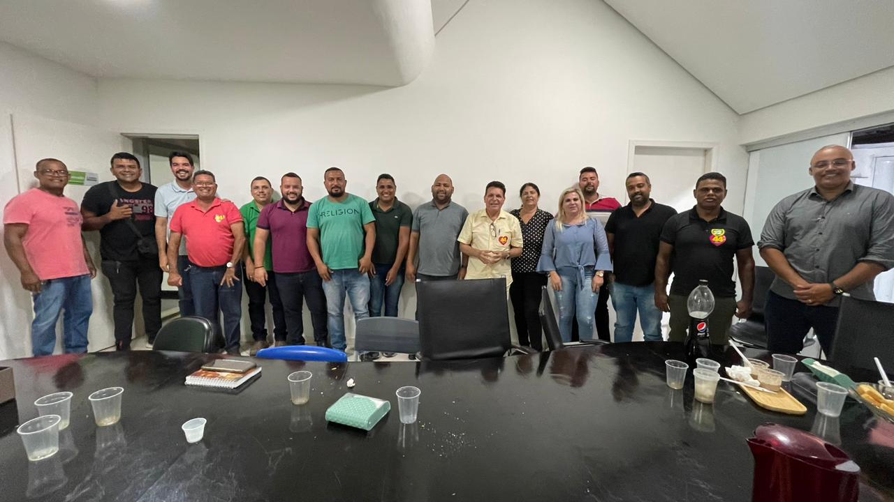 Paulo Dapé se reúne com vereadores para fortalecer campanha de ACM Neto e Bolsonaro em Eunápolis 18