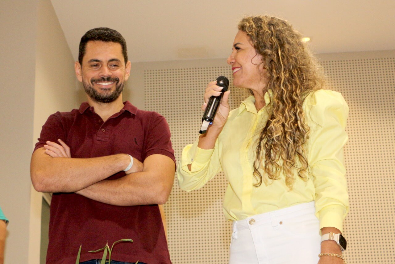 Em celebração ao Dia do Professor, prefeita Cordélia Torres anuncia novo pacote de benefícios para categoria 5