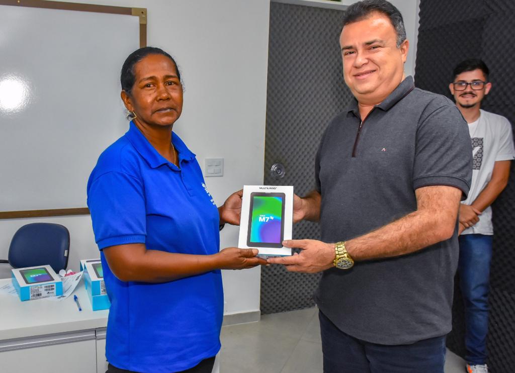 INCLUSÃO – Garis ganham tablets para auxílio na aprendizagem 21
