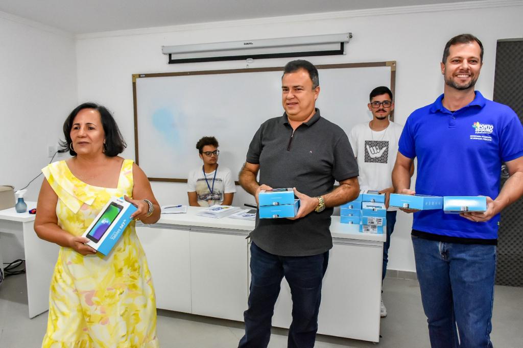 INCLUSÃO – Garis ganham tablets para auxílio na aprendizagem 13