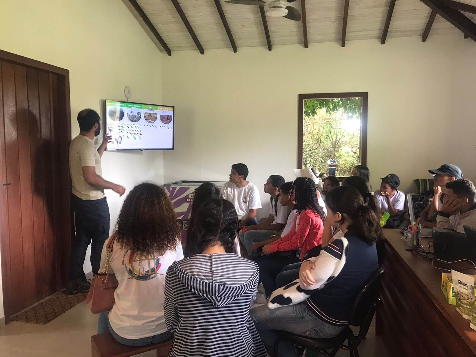 EDUCAÇÃO AMBIENTAL: Projeto Conhecer Para Preservar leva estudantes a RPPN Rio do Brasil 5