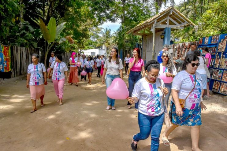 Mulheres em tratamento contra o câncer fazem passeio turístico 15