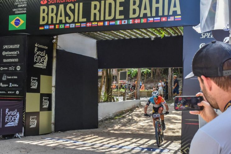 CICLISTAS DE TODAS AS PARTES DO MUNDO PARTICIPAM DE COMPETIÇÃO NO ARRAIAL D’AJUDA 20