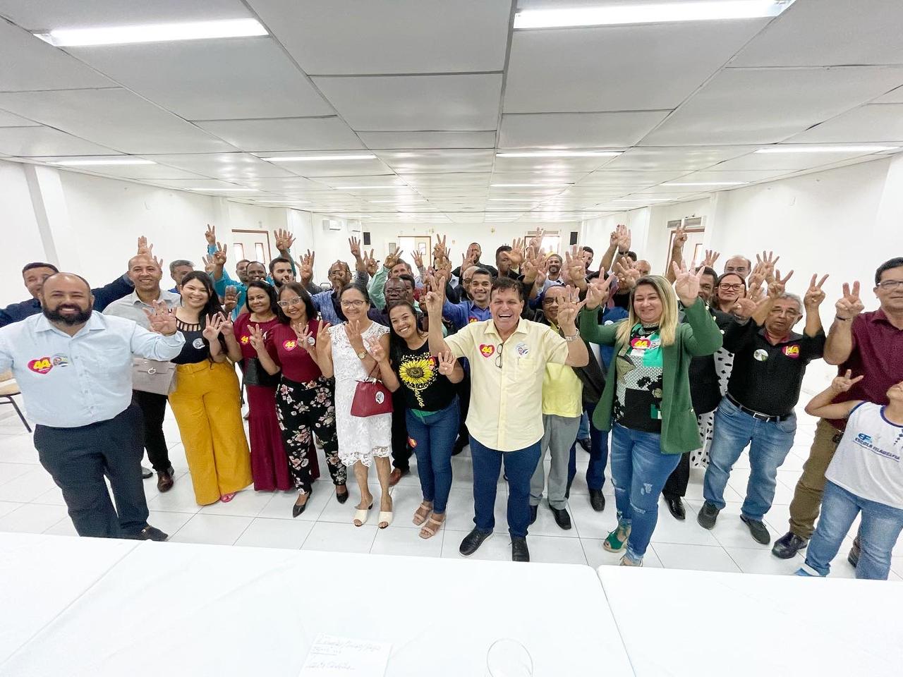 Paulo Dapé se reúne com pastores evangélicos para fortalecer campanha de ACM Neto e Bolsonaro 32