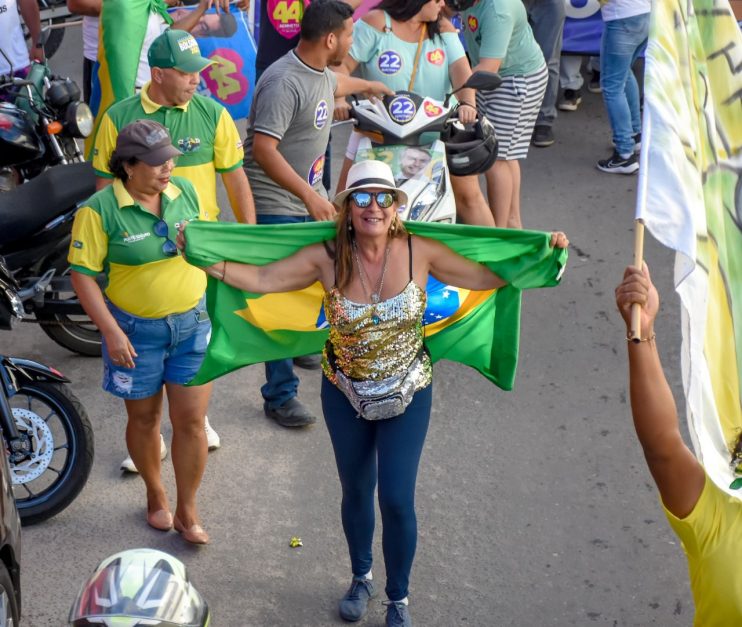 CAMINHADA DA VITÓRIA LEVA MULTIDÃO ÀS RUAS DE PORTO SEGURO 12