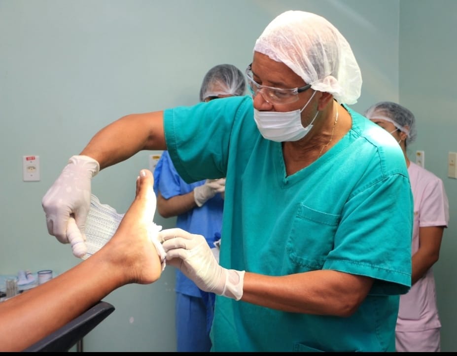 Parceria entre Prefeitura e faculdade de medicina oportuniza pequenas cirurgias para cidadãos eunapolitanos 34