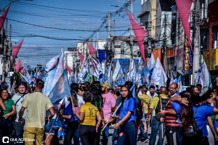 Acompanhado por Cordélia e Paulo Dapé, ACM Neto cai nos braços do povo de Eunápolis 52