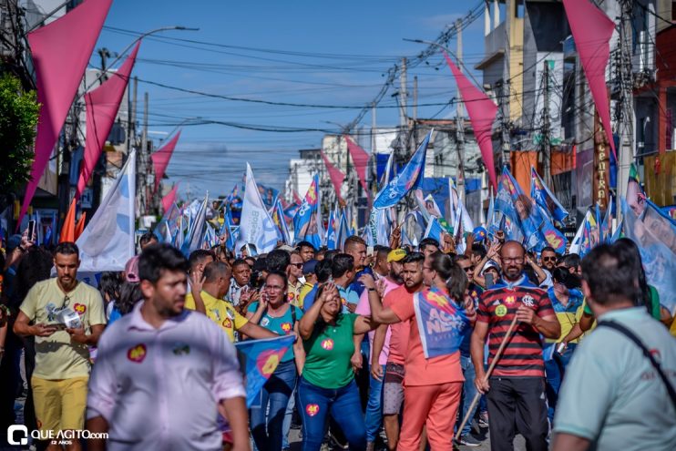 Acompanhado por Cordélia e Paulo Dapé, ACM Neto cai nos braços do povo de Eunápolis 53