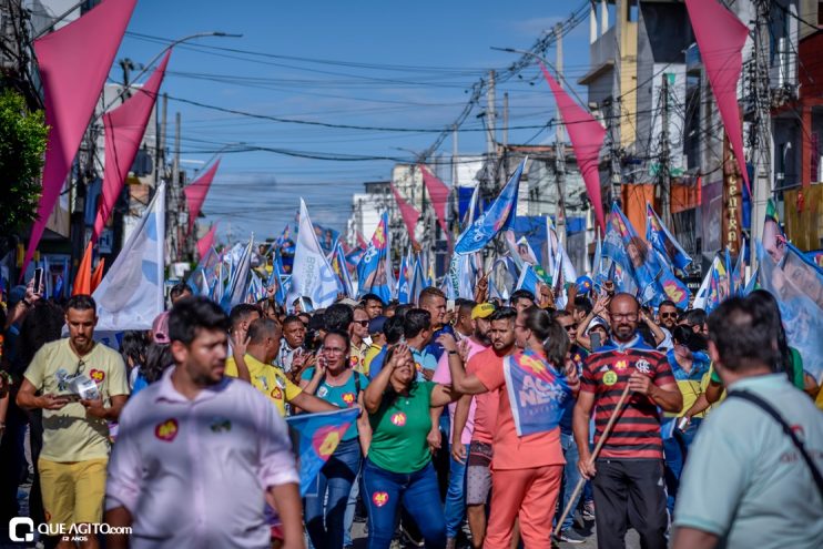 Acompanhado por Cordélia e Paulo Dapé, ACM Neto cai nos braços do povo de Eunápolis 53