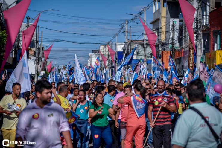 Acompanhado por Cordélia e Paulo Dapé, ACM Neto cai nos braços do povo de Eunápolis 54