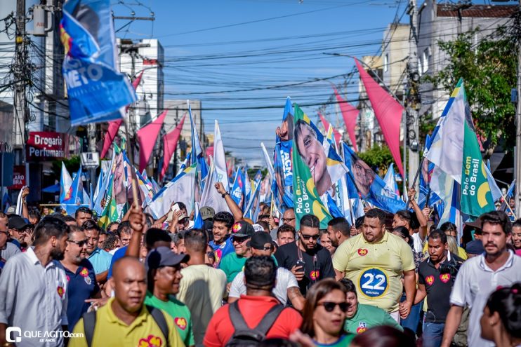 Acompanhado por Cordélia e Paulo Dapé, ACM Neto cai nos braços do povo de Eunápolis 60