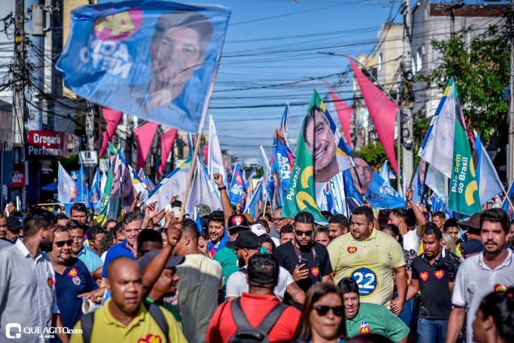 Acompanhado por Cordélia e Paulo Dapé, ACM Neto cai nos braços do povo de Eunápolis 61