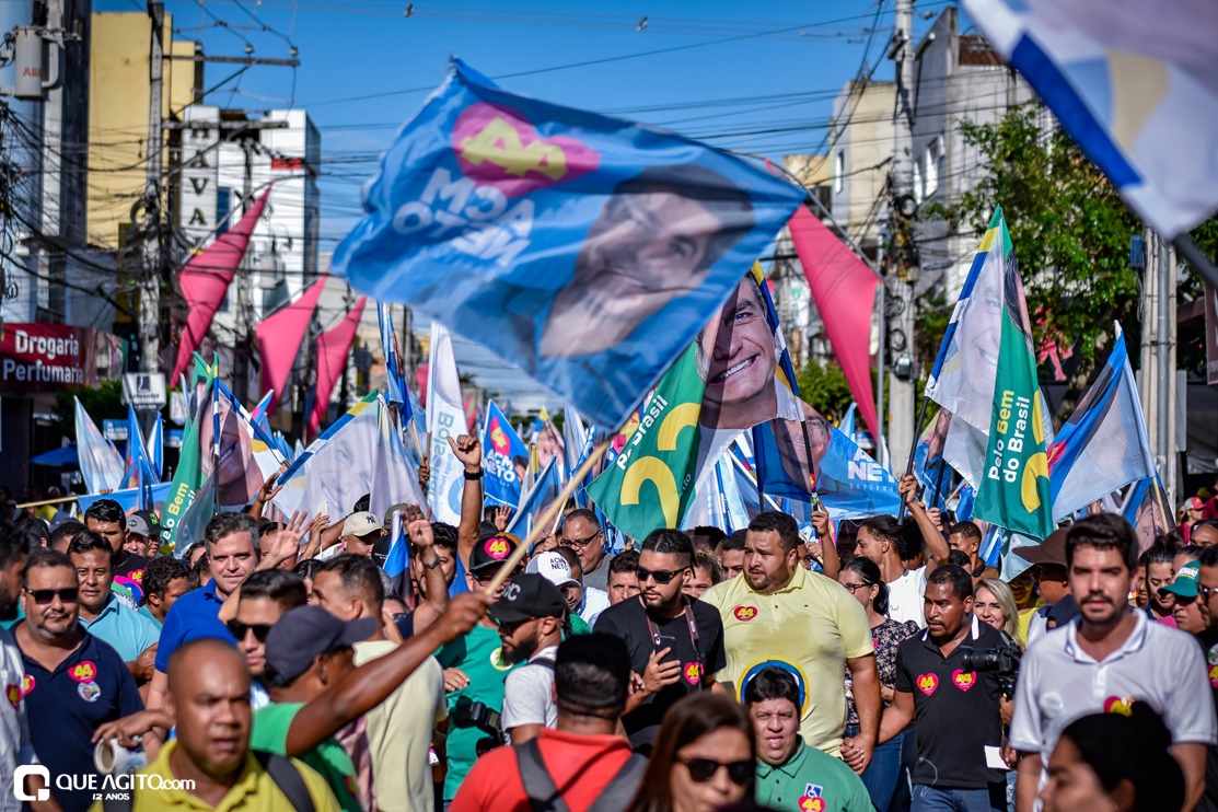 Acompanhado por Cordélia e Paulo Dapé, ACM Neto cai nos braços do povo de Eunápolis 53