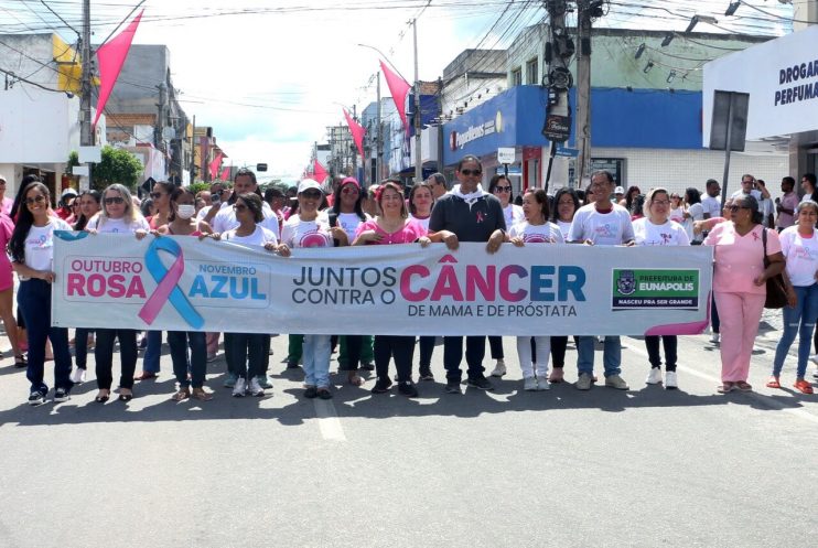 Caminhada do Outubro Rosa leva centenas de pessoas às ruas de Eunápolis 10