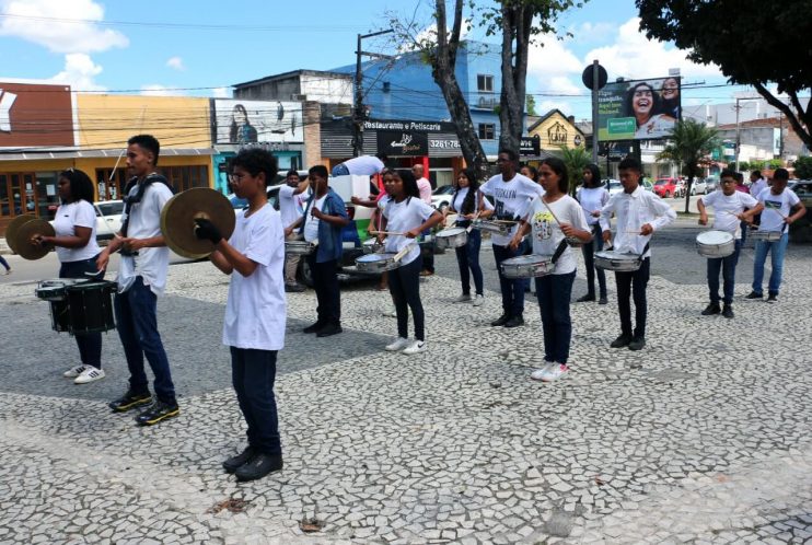 Caminhada do Outubro Rosa leva centenas de pessoas às ruas de Eunápolis 20