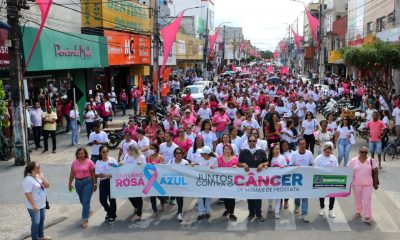 Caminhada do Outubro Rosa leva centenas de pessoas às ruas de Eunápolis 23