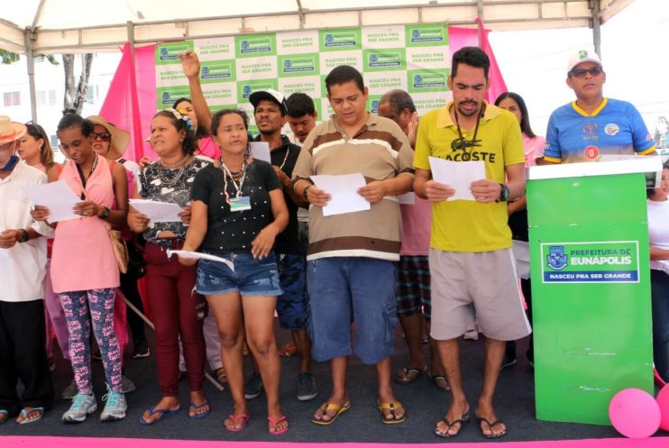 caminhadarosa6 Caminhada do Outubro Rosa leva centenas de pessoas às ruas de Eunápolis 15