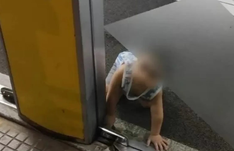Pai esquece bebê dentro de agência bancária e precisa acionar polícia para socorrer criança 5