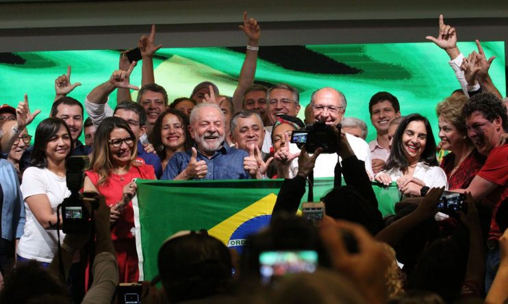 Em primeiro discurso, Lula diz que combate à miséria é sua missão 11