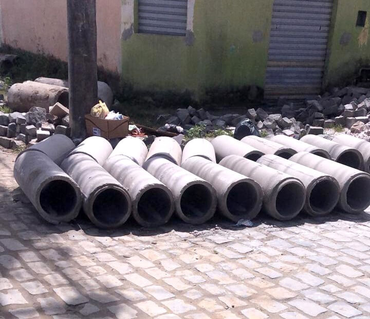Prefeitura de Eunápolis finaliza importante obra de rede de drenagem na Rua Pataxós 8