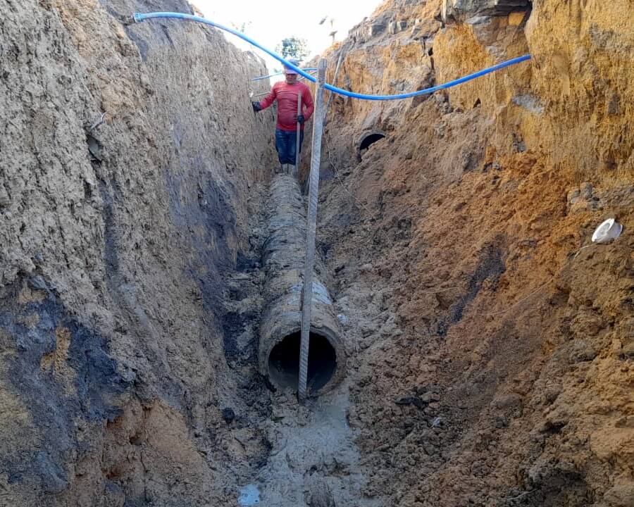 Prefeitura de Eunápolis finaliza importante obra de rede de drenagem na Rua Pataxós 26