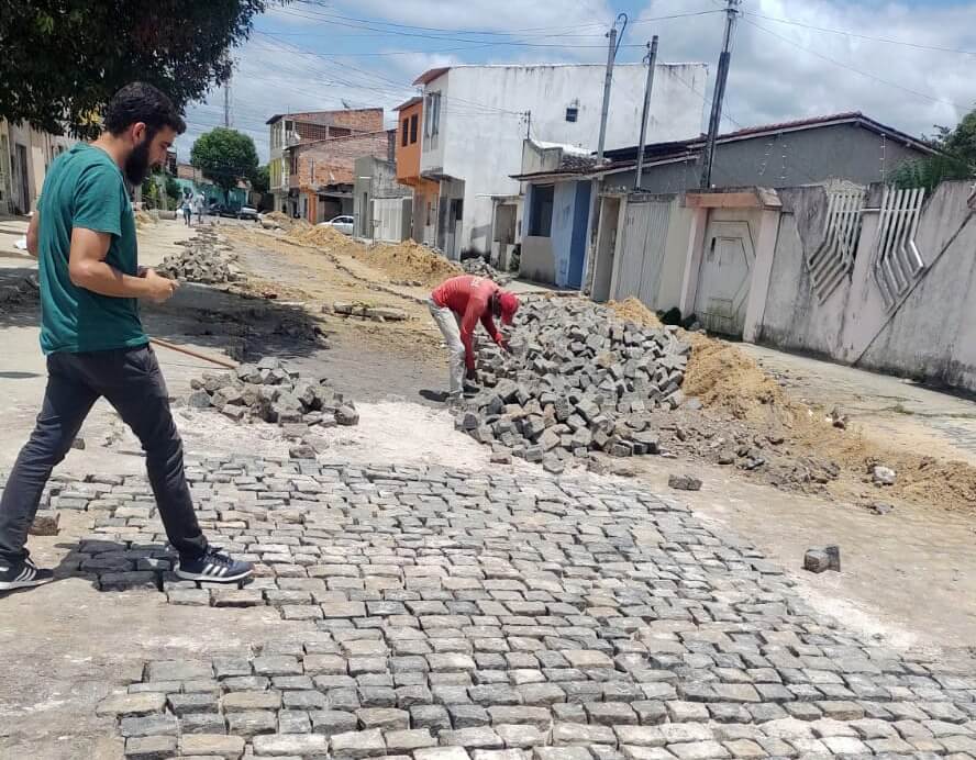 Prefeitura de Eunápolis finaliza importante obra de rede de drenagem na Rua Pataxós 10
