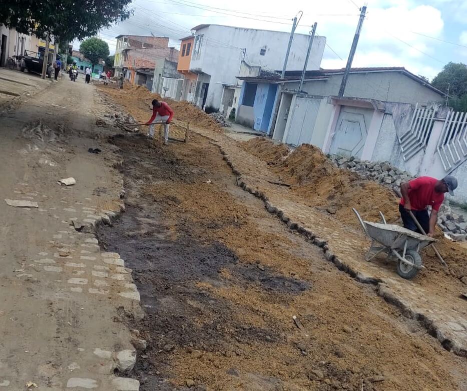 Prefeitura de Eunápolis finaliza importante obra de rede de drenagem na Rua Pataxós 29