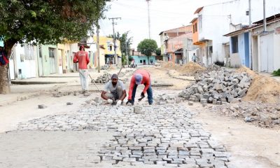 Prefeitura de Eunápolis finaliza importante obra de rede de drenagem na Rua Pataxós 36