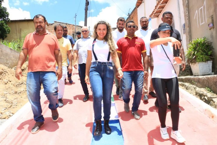 Prefeita Cordélia Torres entrega pavimentação da Travessa Projetada no bairro Urbis II 7