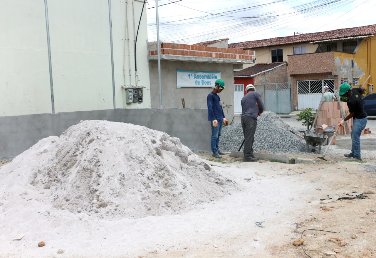 Requalificação de quadra de esportes segue em ritmo acelerado no Parque da Renovação 8