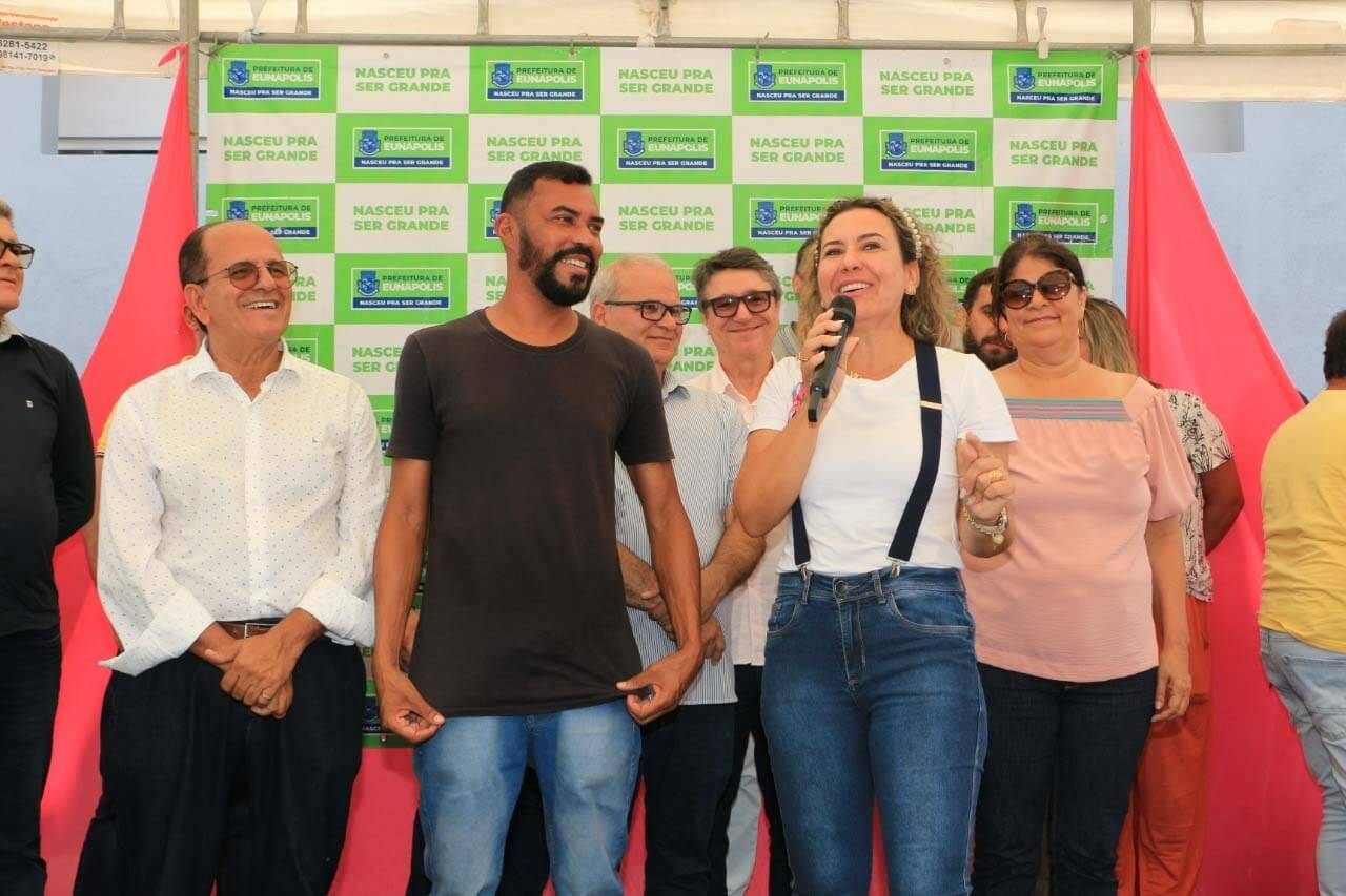 Prefeita Cordélia Torres entrega pavimentação da Travessa Projetada no bairro Urbis II 9