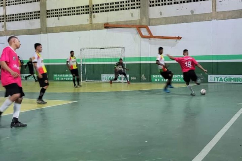Rodada cheia de emoção define as equipes classificadas para a semifinal do Municipal de Futsal de Itagimirim 5