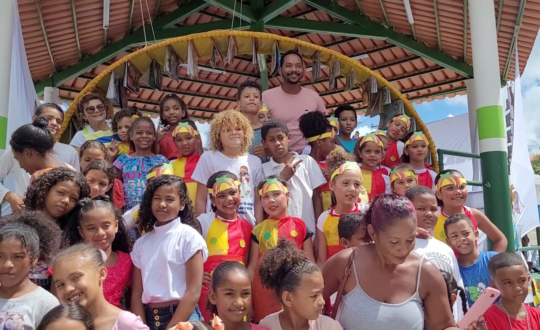 Itagimirim: Alunos do reforço escolar apresentam belas produções literárias na Praça José Santos Queiroz 6