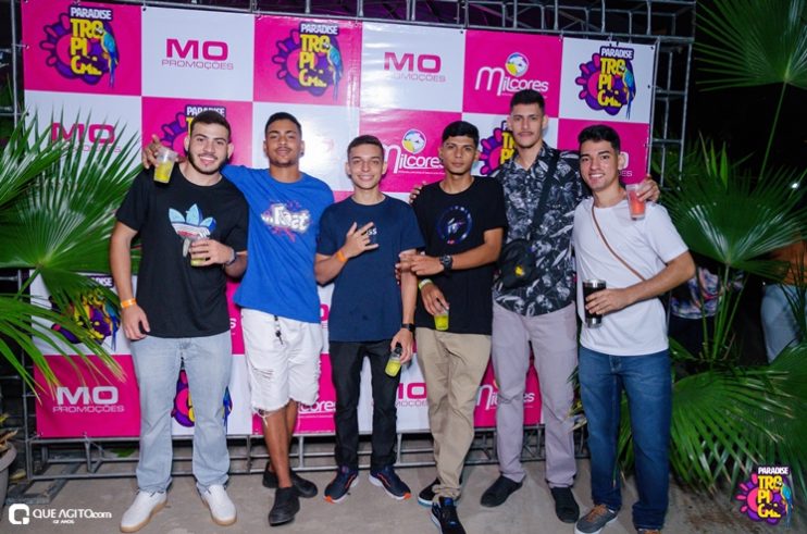 Gente bonita e muito agito no Paradise Tropical em Almenara 222