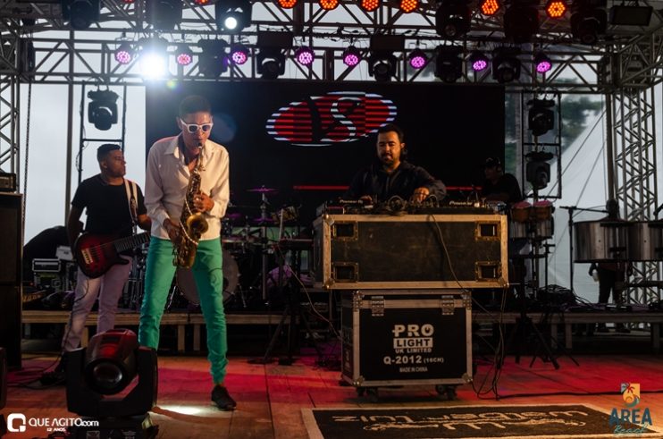 Péricles atrai milhares de foliões para o primeiro episódio do Pagode Prime na Area Beach 144